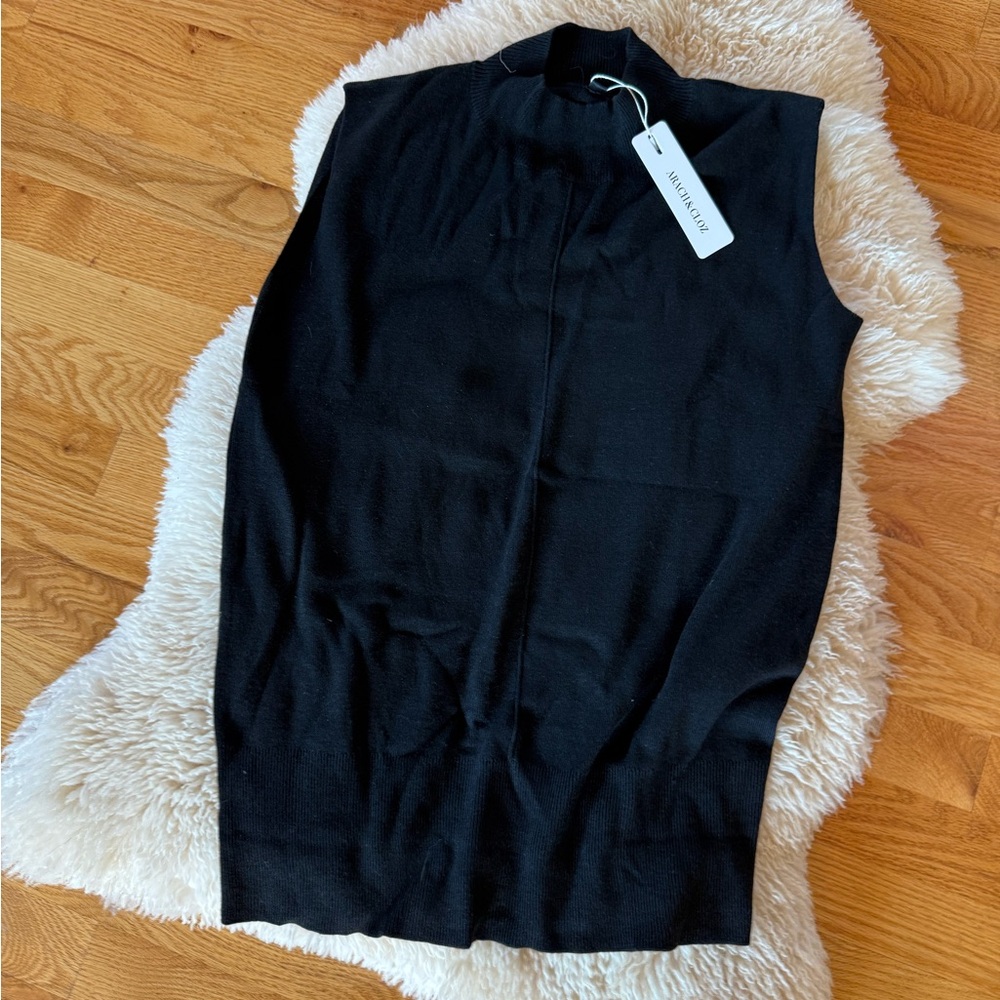 *NWT Arach & Cloz sleeveless sweater